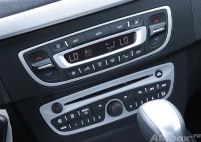 RenaultFluence2.0CVT(6).JPG